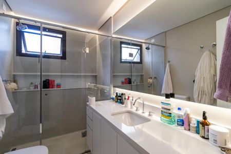 Apartamento à venda com 200m², 4 quartos e 3 vagas Apartamento à venda com 200m², 4 quartos e 3 vagasBanheiro da Suíte 2