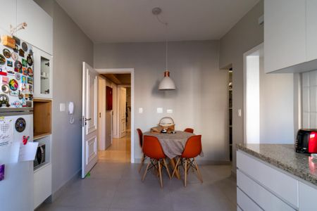 Apartamento à venda com 200m², 4 quartos e 3 vagas Apartamento à venda com 200m², 4 quartos e 3 vagasCozinha