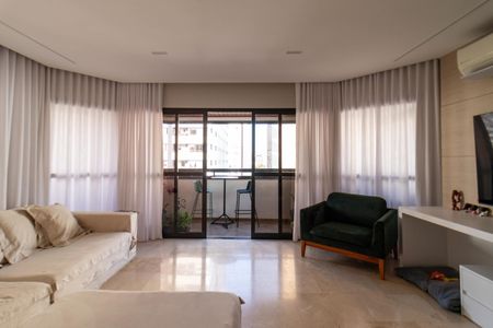 Apartamento à venda com 200m², 4 quartos e 3 vagas Apartamento à venda com 200m², 4 quartos e 3 vagasSala