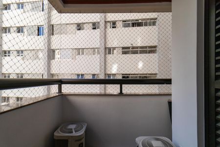 Apartamento à venda com 200m², 4 quartos e 3 vagas Apartamento à venda com 200m², 4 quartos e 3 vagasVaranda da Suíte 2