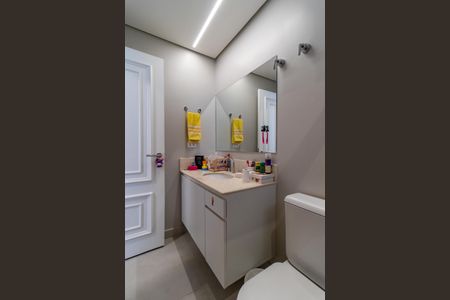 Apartamento à venda com 200m², 4 quartos e 3 vagas Apartamento à venda com 200m², 4 quartos e 3 vagasBanheiro da Suíte 1