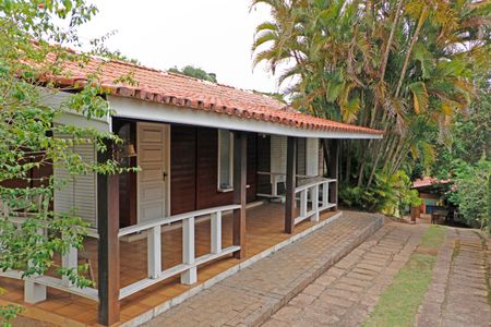 Casa de condomínio para alugar com 840m², 3 quartos e 4 vagasFachada