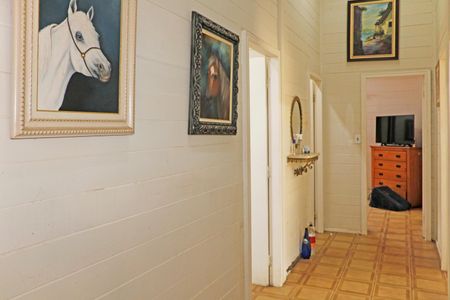 Casa de condomínio para alugar com 840m², 3 quartos e 4 vagasCorredor