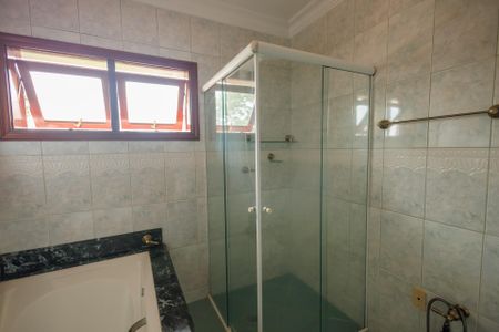 Casa de condomínio para alugar com 300m², 5 quartos e 2 vagasBanheiro da Suíte