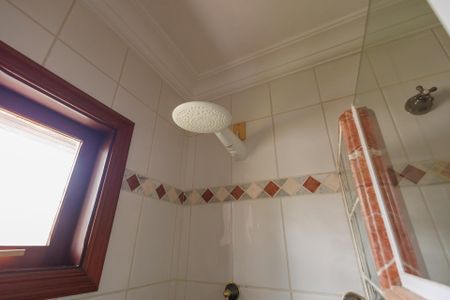 Casa de condomínio para alugar com 300m², 5 quartos e 2 vagasBanheiro 1