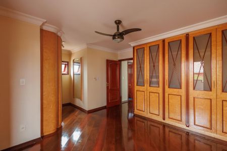 Casa de condomínio para alugar com 300m², 5 quartos e 2 vagasSuíte