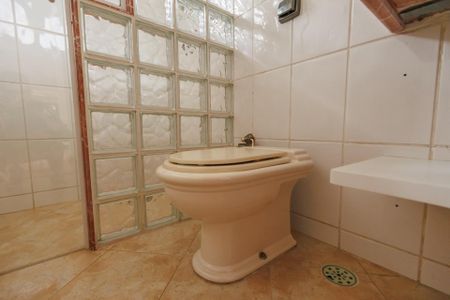 Casa de condomínio para alugar com 300m², 5 quartos e 2 vagasBanheiro 1