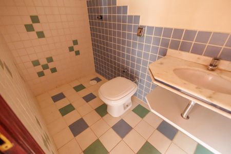 Casa de condomínio para alugar com 300m², 5 quartos e 2 vagasBanheiro da Área Gourmet