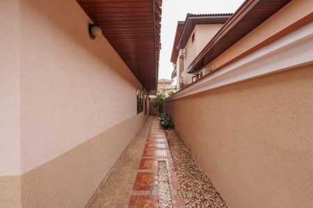 Casa de condomínio para alugar com 300m², 5 quartos e 2 vagasCorredor lateral