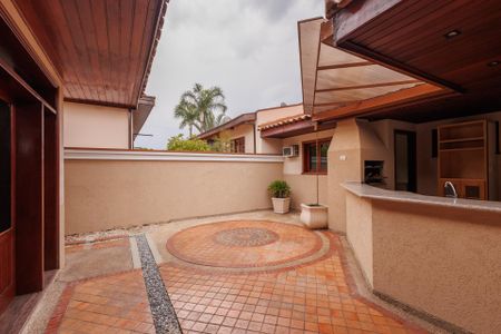 Casa de condomínio para alugar com 300m², 5 quartos e 2 vagasQuintal