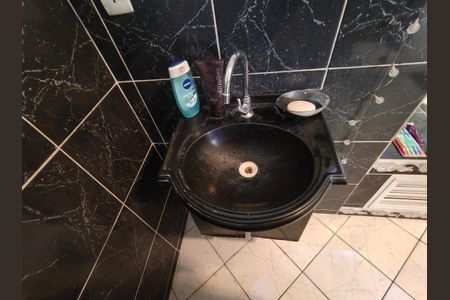 Casa de condomínio à venda com 180m², 1 quarto e 4 vagasBanheiro