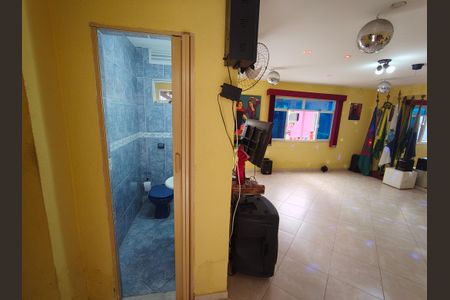 Casa de condomínio à venda com 180m², 1 quarto e 4 vagaslavabo