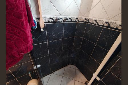 Casa de condomínio à venda com 180m², 1 quarto e 4 vagasBanheiro