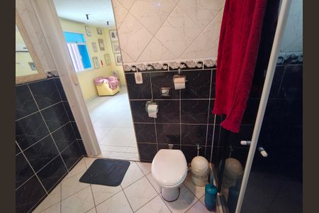 Casa de condomínio à venda com 180m², 1 quarto e 4 vagasBanheiro