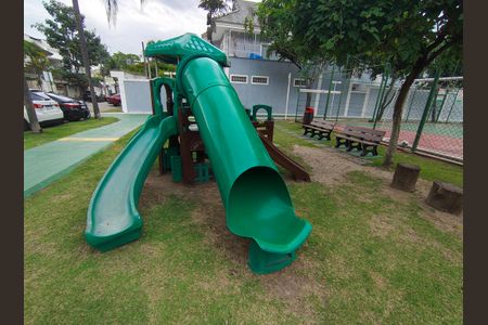 Casa de condomínio à venda com 180m², 1 quarto e 4 vagasÁrea comum - Playground