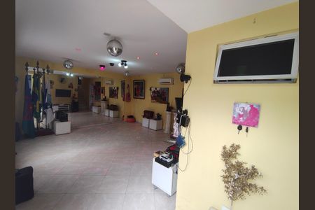 Casa de condomínio à venda com 180m², 1 quarto e 4 vagasSala