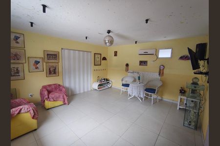 Casa de condomínio à venda com 180m², 1 quarto e 4 vagasQuarto