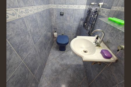 Casa de condomínio à venda com 180m², 1 quarto e 4 vagaslavabo