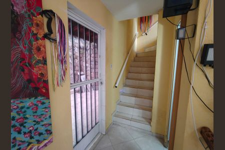 Casa de condomínio à venda com 180m², 1 quarto e 4 vagasEscada segundo andar