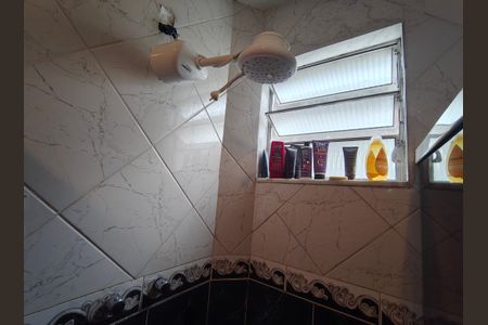 Casa de condomínio à venda com 180m², 1 quarto e 4 vagasBanheiro