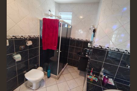 Casa de condomínio à venda com 180m², 1 quarto e 4 vagasBanheiro