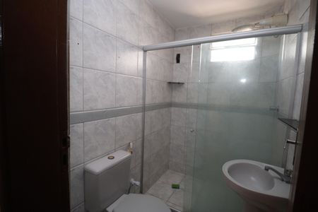 Banheiro social  de casa para alugar com 2 quartos, 75m² em Boca do Rio, Salvador