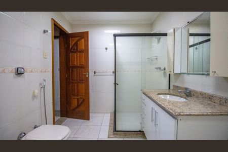 Casa de condomínio para alugar com 240m², 4 quartos e 1 vaga Casa de condomínio para alugar com 240m², 4 quartos e 1 vagaBanheiro 2