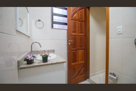 Casa de condomínio para alugar com 240m², 4 quartos e 1 vaga Casa de condomínio para alugar com 240m², 4 quartos e 1 vagaBanheiro da Suíte