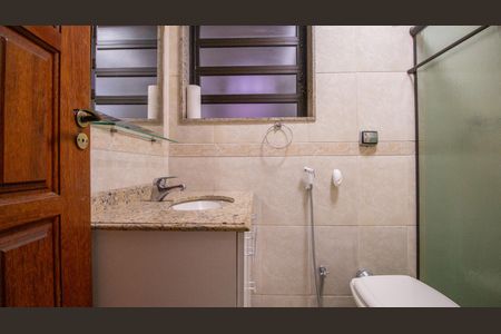 Casa de condomínio para alugar com 240m², 4 quartos e 1 vaga Casa de condomínio para alugar com 240m², 4 quartos e 1 vagaBanheiro 1