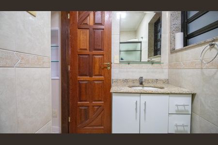 Casa de condomínio para alugar com 240m², 4 quartos e 1 vaga Casa de condomínio para alugar com 240m², 4 quartos e 1 vagaBanheiro 1