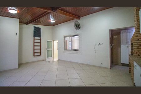 Casa de condomínio para alugar com 240m², 4 quartos e 1 vaga Casa de condomínio para alugar com 240m², 4 quartos e 1 vagaTerraço