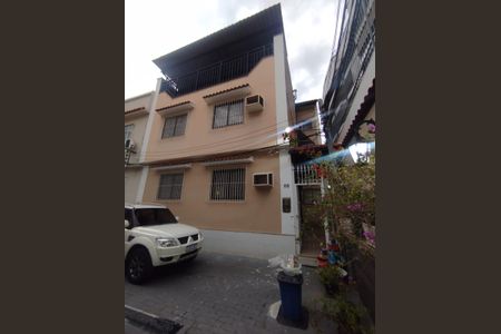 Casa de condomínio para alugar com 240m², 4 quartos e 1 vaga Casa de condomínio para alugar com 240m², 4 quartos e 1 vagaFachada