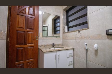 Casa de condomínio para alugar com 240m², 4 quartos e 1 vaga Casa de condomínio para alugar com 240m², 4 quartos e 1 vagaBanheiro 1