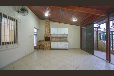 Casa de condomínio para alugar com 240m², 4 quartos e 1 vaga Casa de condomínio para alugar com 240m², 4 quartos e 1 vagaÁrea comum - Churrasqueira