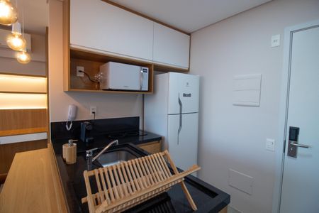 Cozinha de apartamento para alugar com 1 quarto, 35m² em Pinheiros, São Paulo