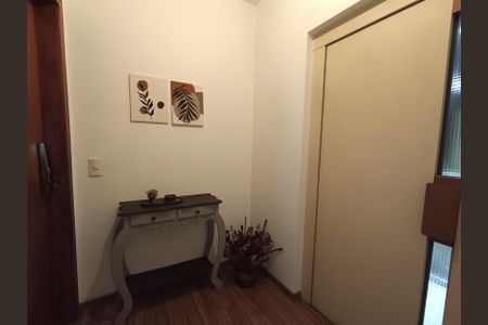 Apartamento à venda com 124m², 3 quartos e 1 vaga Apartamento à venda com 124m², 3 quartos e 1 vagaHall