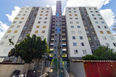 Apartamento para alugar com 50m², 2 quartos e 1 vaga Apartamento para alugar com 50m², 2 quartos e 1 vagaFachada