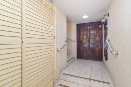 Apartamento para alugar com 127m², 2 quartos e 1 vaga Apartamento para alugar com 127m², 2 quartos e 1 vagaHall
