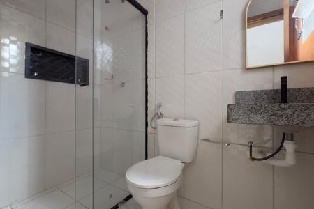Banheiro de apartamento para alugar com 1 quarto, 40m² em Jardim Vila Galvao, Guarulhos