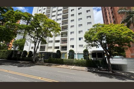 Apartamento para alugar com 160m², 3 quartos e 3 vagas Apartamento para alugar com 160m², 3 quartos e 3 vagasFachada