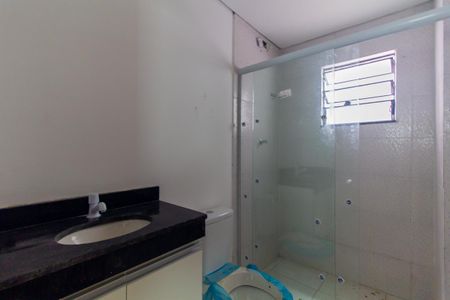 Banheiro de apartamento para alugar com 1 quarto, 30m² em Vila Paulo Silas, São Paulo