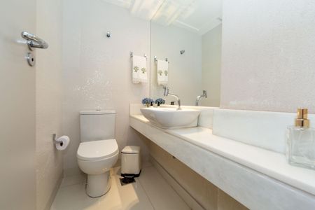 Apartamento à venda com 147m², 4 quartos e 4 vagasBANHEIRO1