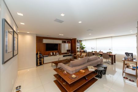 Apartamento à venda com 147m², 4 quartos e 4 vagasSALA