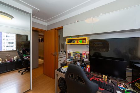 Apartamento à venda com 147m², 4 quartos e 4 vagasQUARTO3