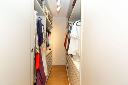 Apartamento à venda com 147m², 4 quartos e 4 vagasCLOSET QUARTO4