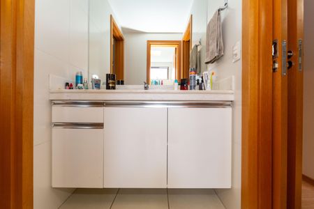 Apartamento à venda com 147m², 4 quartos e 4 vagasBANHEIRO3