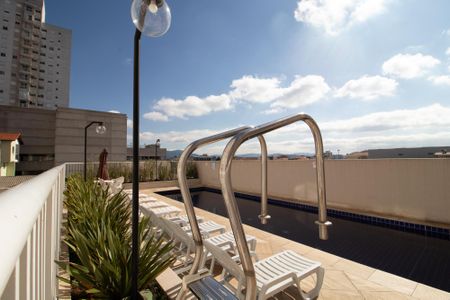 Apartamento à venda com 42m², 2 quartos e 1 vaga Apartamento à venda com 42m², 2 quartos e 1 vagaÁrea comum - Piscina