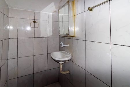 Banheiro de casa para alugar com 1 quarto, 20m² em Vila Rica, São Paulo