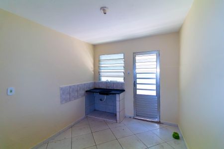 Cozinha de casa para alugar com 1 quarto, 20m² em Vila Rica, São Paulo