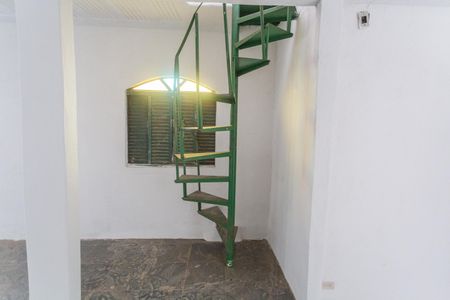 Casa à venda com 113m², 4 quartos e sem vaga Casa à venda com 113m², 4 quartos e sem vagaEscada de Acesso ao Terraço